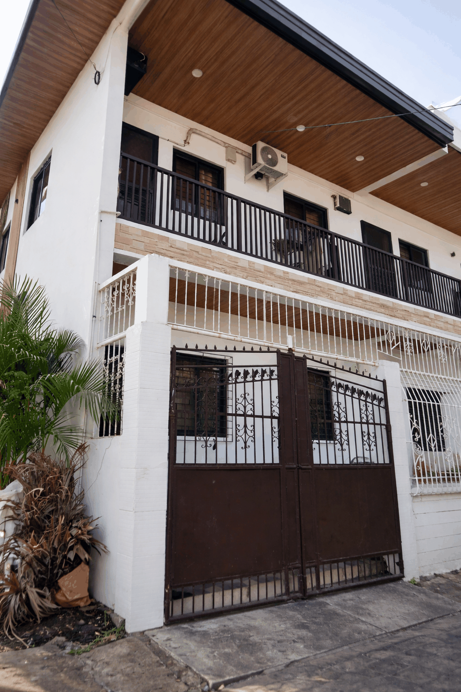 Golden City — Amenities